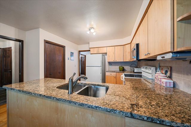 3121 Oak Street, Lakewood, CO 80215