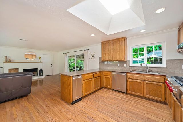 9798 Blue Lake Dr, Folsom, CA 95630