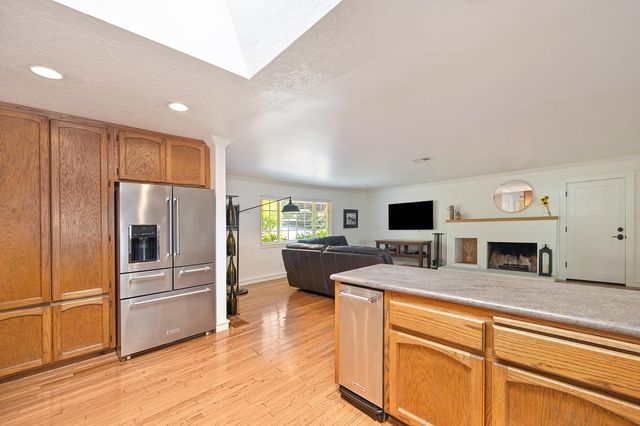 9798 Blue Lake Dr, Folsom, CA 95630