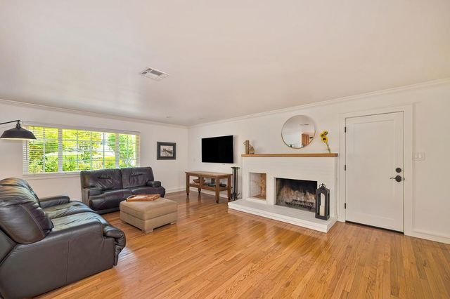 9798 Blue Lake Dr, Folsom, CA 95630