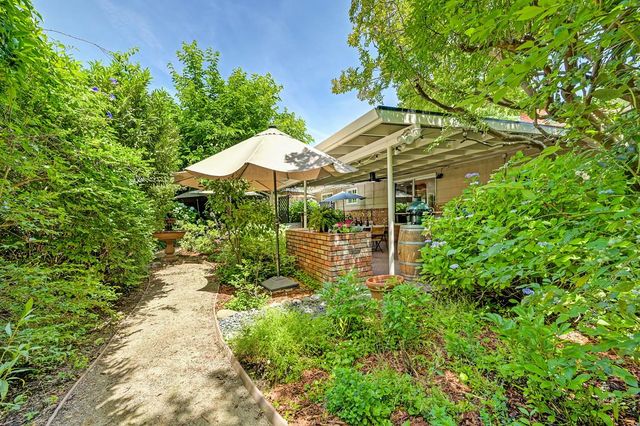 9798 Blue Lake Dr, Folsom, CA 95630