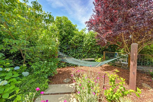 9798 Blue Lake Dr, Folsom, CA 95630