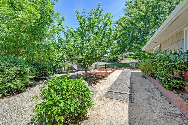 9798 Blue Lake Dr, Folsom, CA 95630