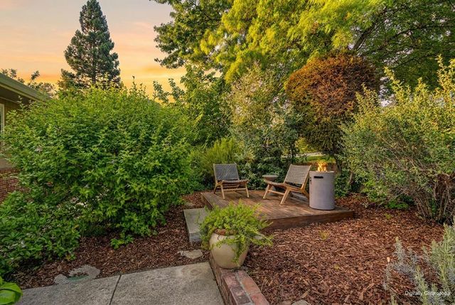 9798 Blue Lake Dr, Folsom, CA 95630