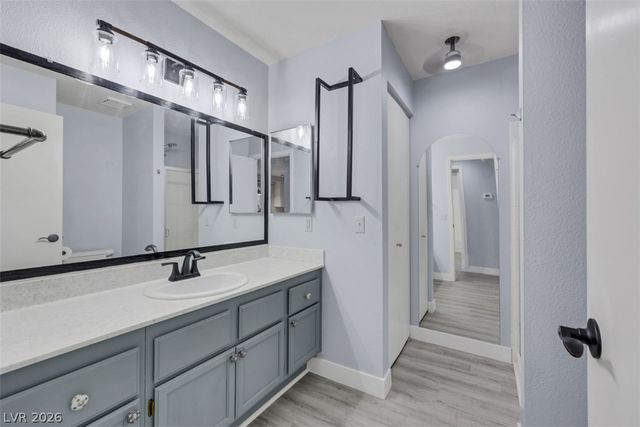 6869 Tamarus Street 202, Las Vegas, NV 89119