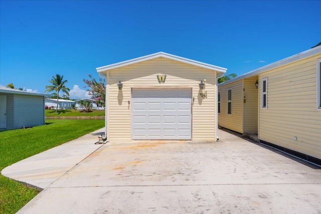 8512 Marlberry Court, Port St Lucie, FL 34952