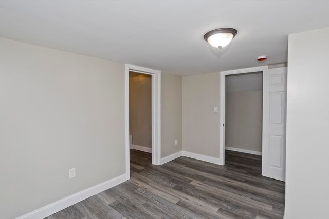 61 Pine St, Holyoke, MA 01040