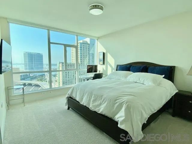 325 7Th 2102, San Diego, CA 92101