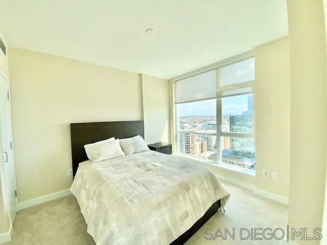 325 7Th 2102, San Diego, CA 92101