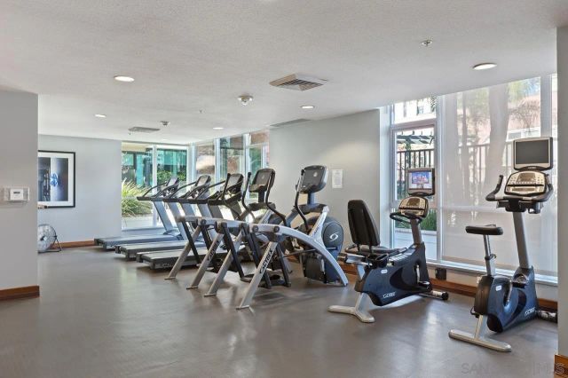 325 7Th 2102, San Diego, CA 92101