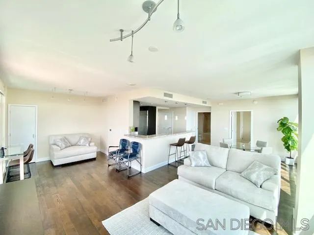 325 7Th 2102, San Diego, CA 92101