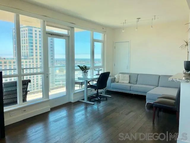 325 7Th 2102, San Diego, CA 92101