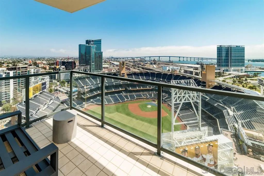 325 7Th 2102, San Diego, CA 92101