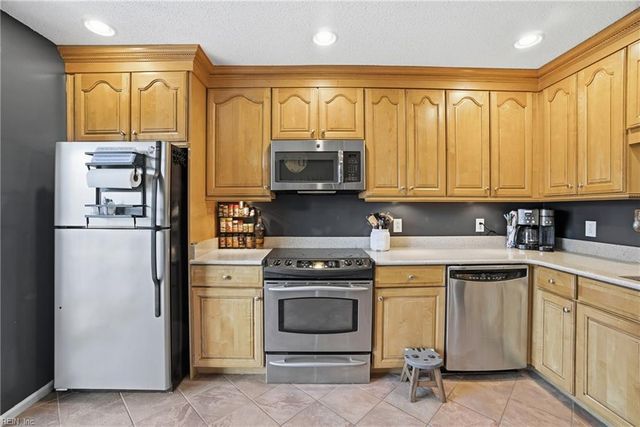 4980 Cypress Point CIR # 204, Virginia Beach, VA 23455