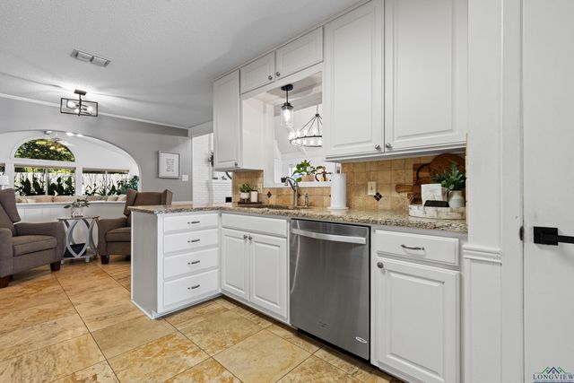 204 Ramblewood Court, Longview, TX 75605