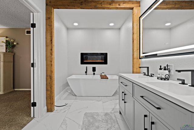 204 Ramblewood Court, Longview, TX 75605