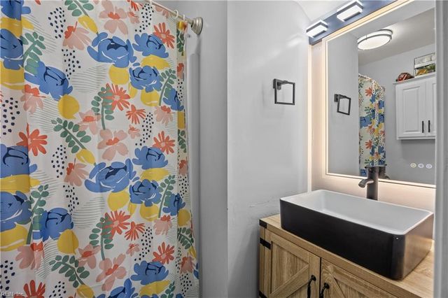 3 Travis CIR, Hampton, VA 23669