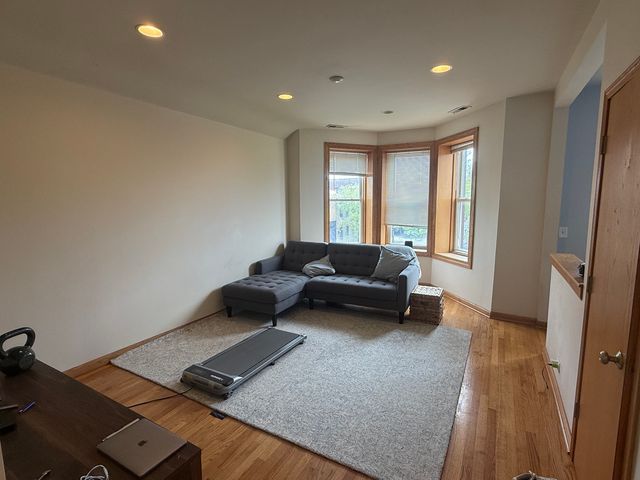 2418 N Western Avenue 3F, Chicago, IL 60647