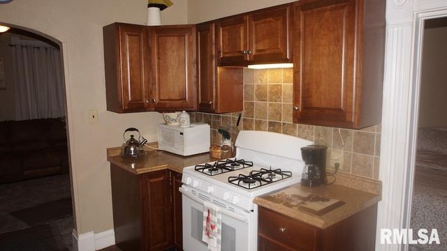 2002 W 4TH Street A, Davenport, IA 52802