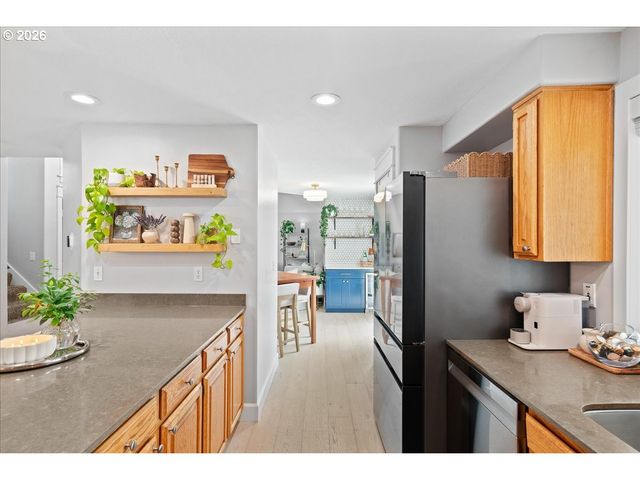 2109 N VALERI Dr, Newberg, OR 97132