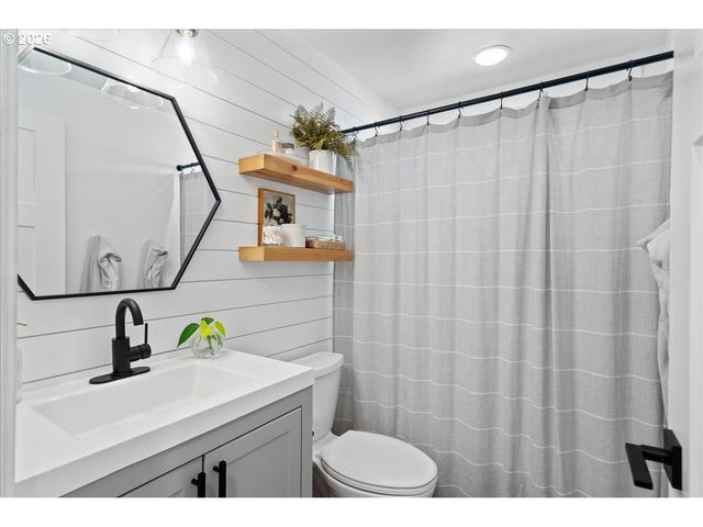 2109 N VALERI Dr, Newberg, OR 97132