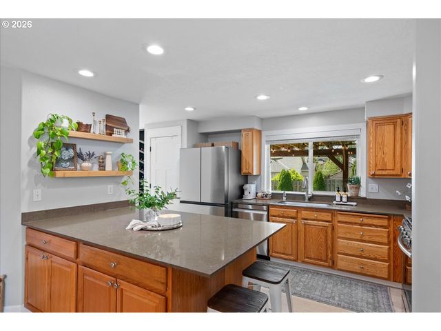 2109 N VALERI Dr, Newberg, OR 97132