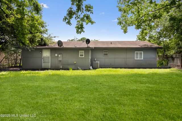 2124 Chestwood Road, Gautier, MS 39553