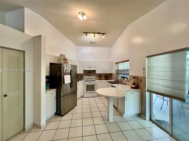2102 NW 193rd Avenue, Pembroke Pines, FL 33029