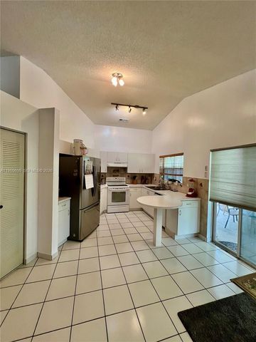 2102 NW 193rd Avenue, Pembroke Pines, FL 33029