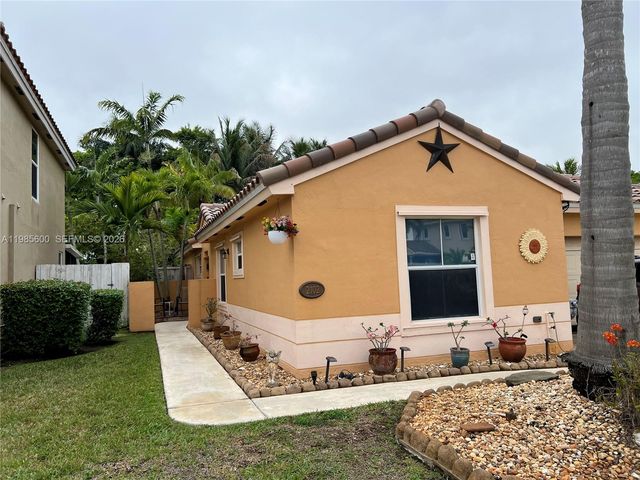 2102 NW 193rd Avenue, Pembroke Pines, FL 33029