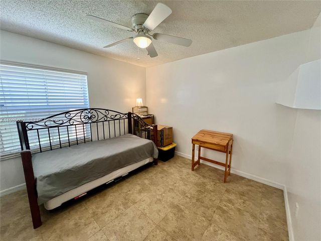 2102 NW 193rd Avenue, Pembroke Pines, FL 33029
