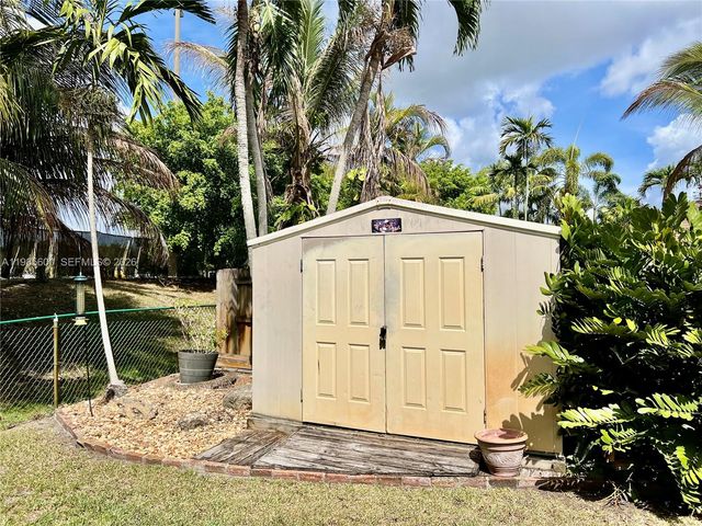 2102 NW 193rd Avenue, Pembroke Pines, FL 33029