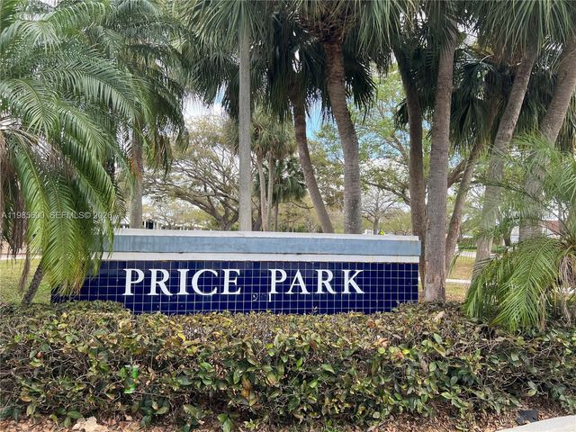 2102 NW 193rd Avenue, Pembroke Pines, FL 33029