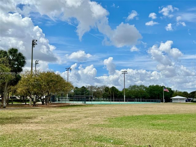 2102 NW 193rd Avenue, Pembroke Pines, FL 33029