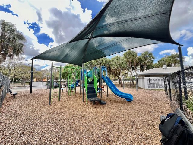 2102 NW 193rd Avenue, Pembroke Pines, FL 33029