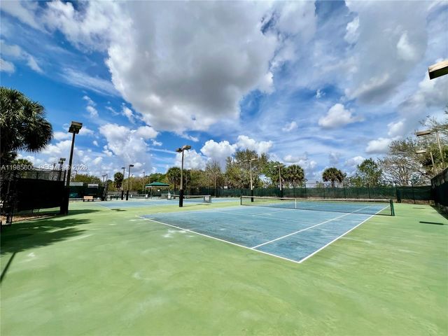 2102 NW 193rd Avenue, Pembroke Pines, FL 33029