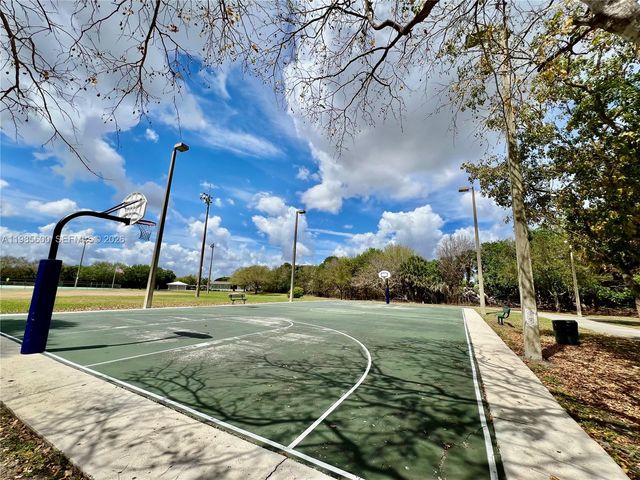 2102 NW 193rd Avenue, Pembroke Pines, FL 33029