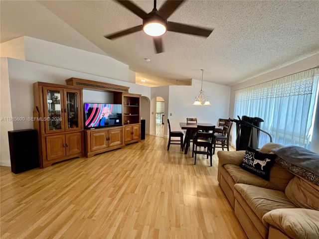 2102 NW 193rd Avenue, Pembroke Pines, FL 33029