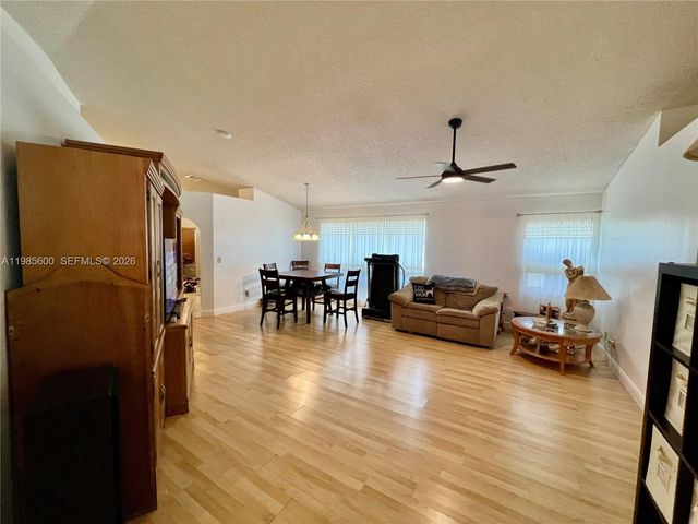 2102 NW 193rd Avenue, Pembroke Pines, FL 33029