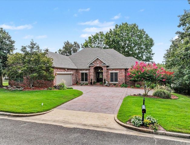 200 Gardens Gate Circle, Hot Springs, AR 71913