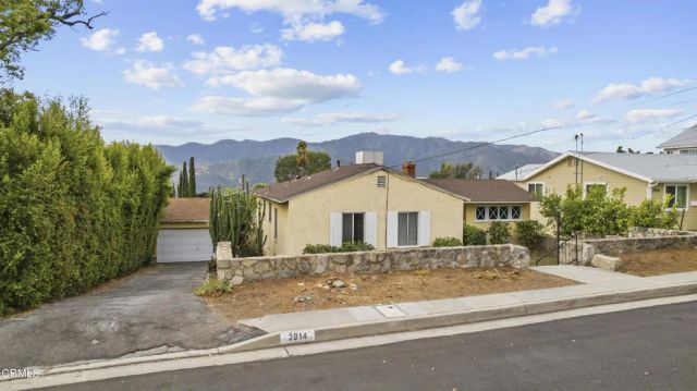 2914 Paraiso Way, La Crescenta, CA 91214