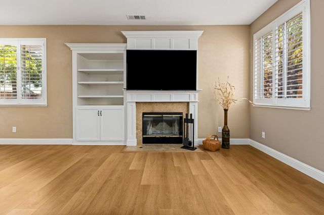 5515 Sage Dr, Rocklin, CA 95765