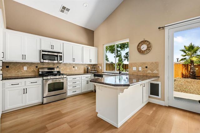 5515 Sage Dr, Rocklin, CA 95765