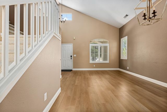 5515 Sage Dr, Rocklin, CA 95765