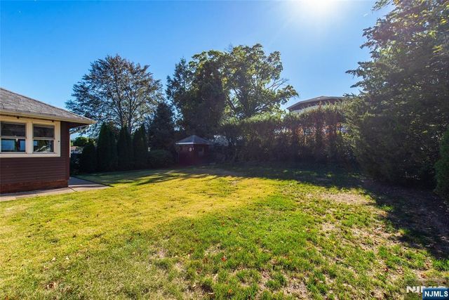 15 Saint Michaels Place, Clifton, NJ 07013