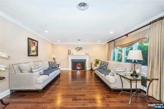 15 Saint Michaels Place, Clifton, NJ 07013