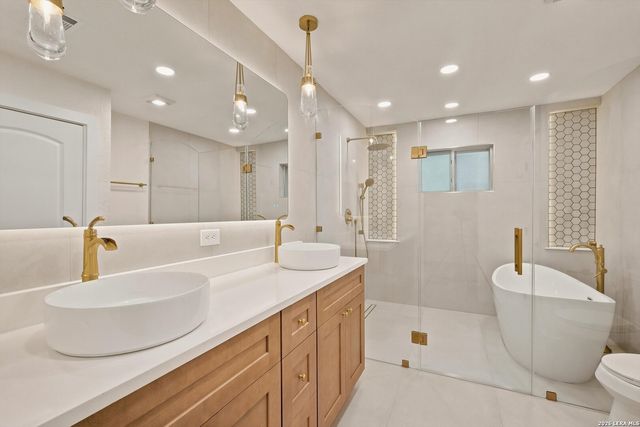 12902 QUEENS FOREST ST, San Antonio, TX 78230