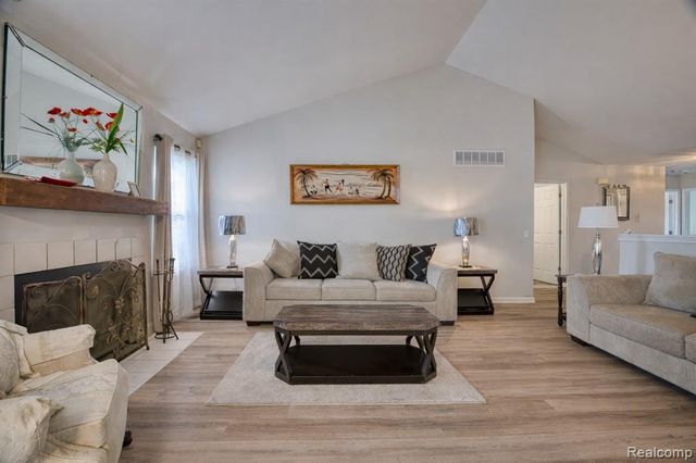 1223 Oaklawn Drive, Pontiac, MI 48341