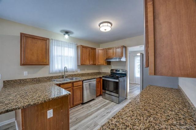 1223 Oaklawn Drive, Pontiac, MI 48341