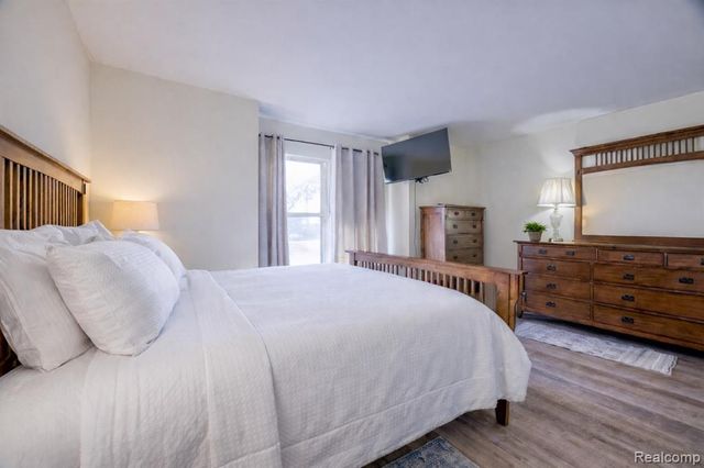 1223 Oaklawn Drive, Pontiac, MI 48341